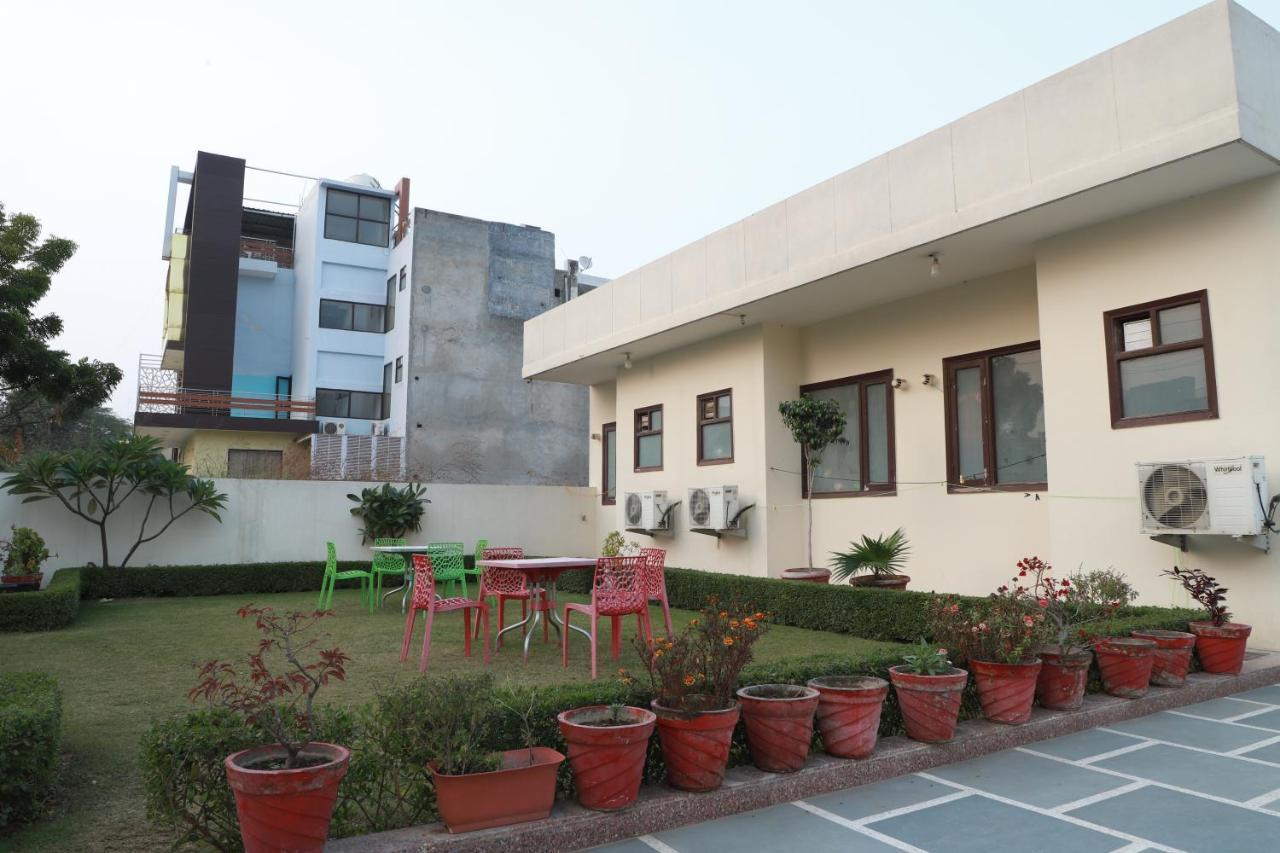 Lime Tree Studio Near Fortis Гургаон Екстериор снимка